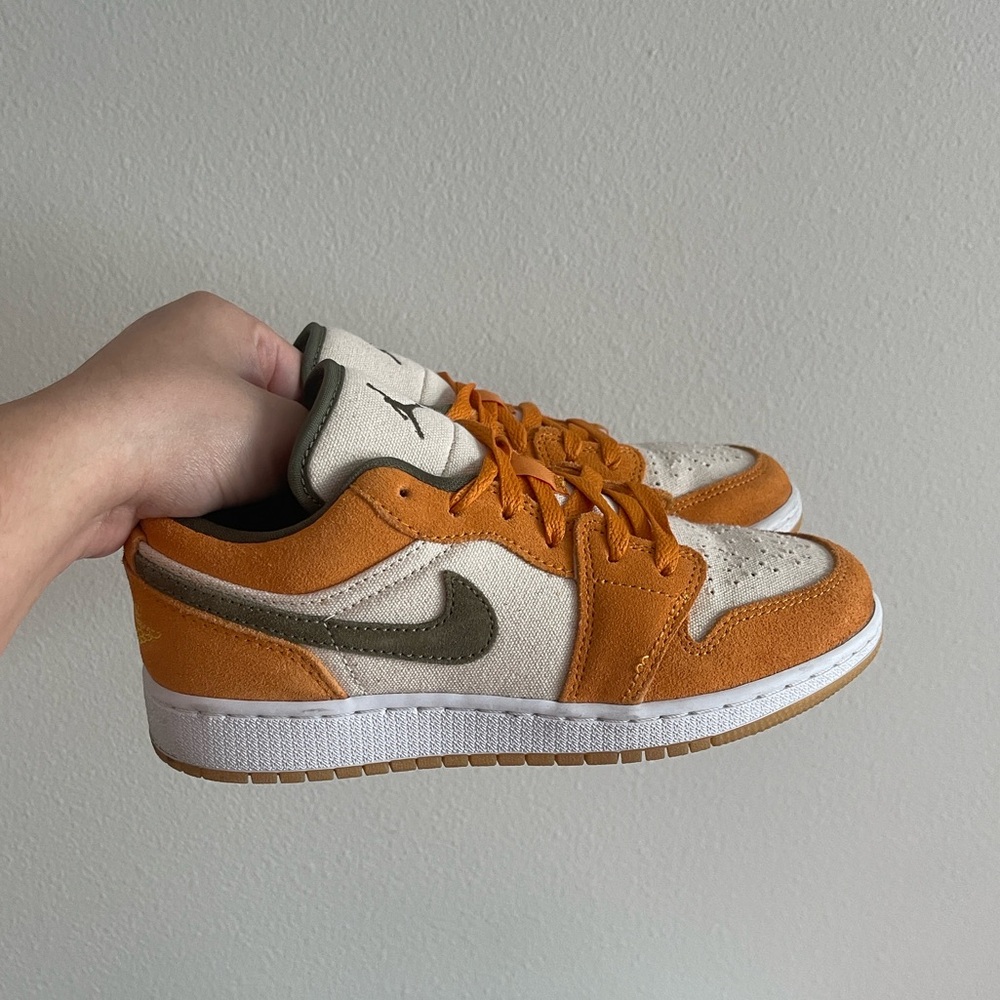 Jordan 1 Low SE Size 4 Youth